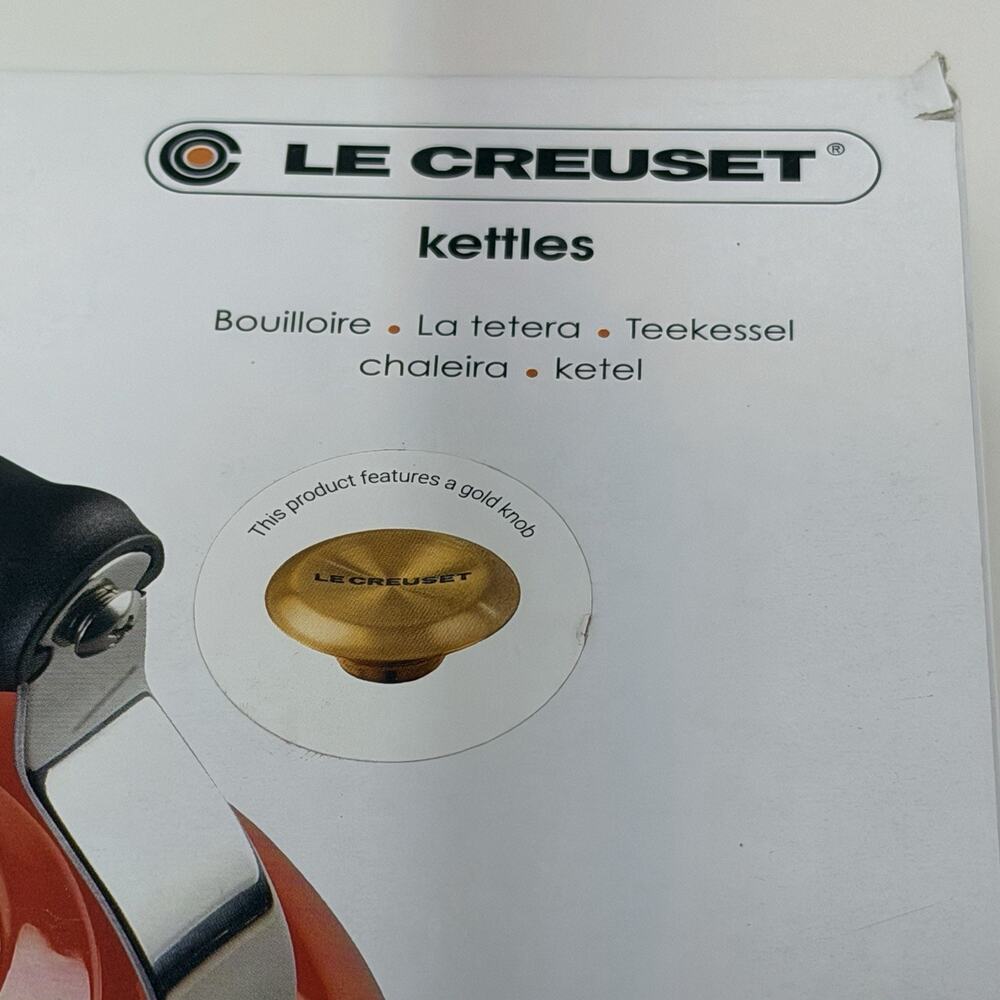 Le Creuset Classic Whistling Kettle 1.7 QT/1.6L Rhone w Gold Knob & Rims NWT - Picture 5 of 6